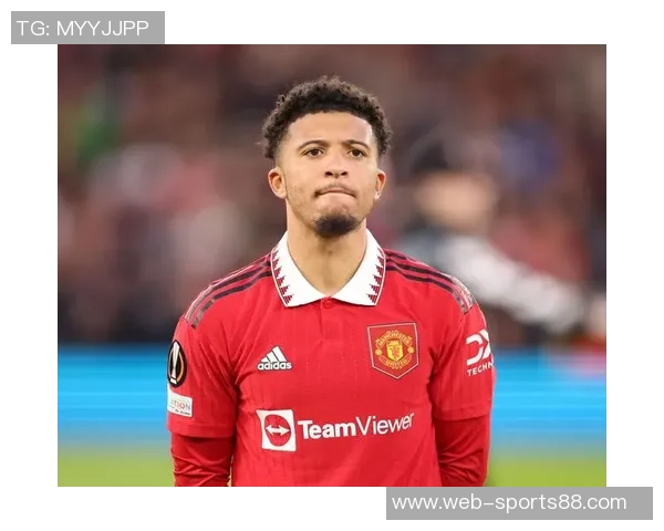 曼联赛季中期再次解雇主帅滕哈赫时机引发热议与争论